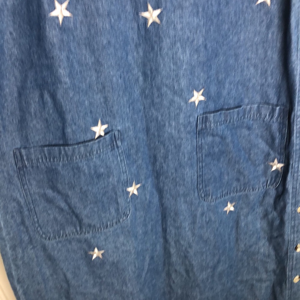 Quacker Factory Denim Maxi Dress With Embroidered Stars and Front Pockets - Picture 4 of 7